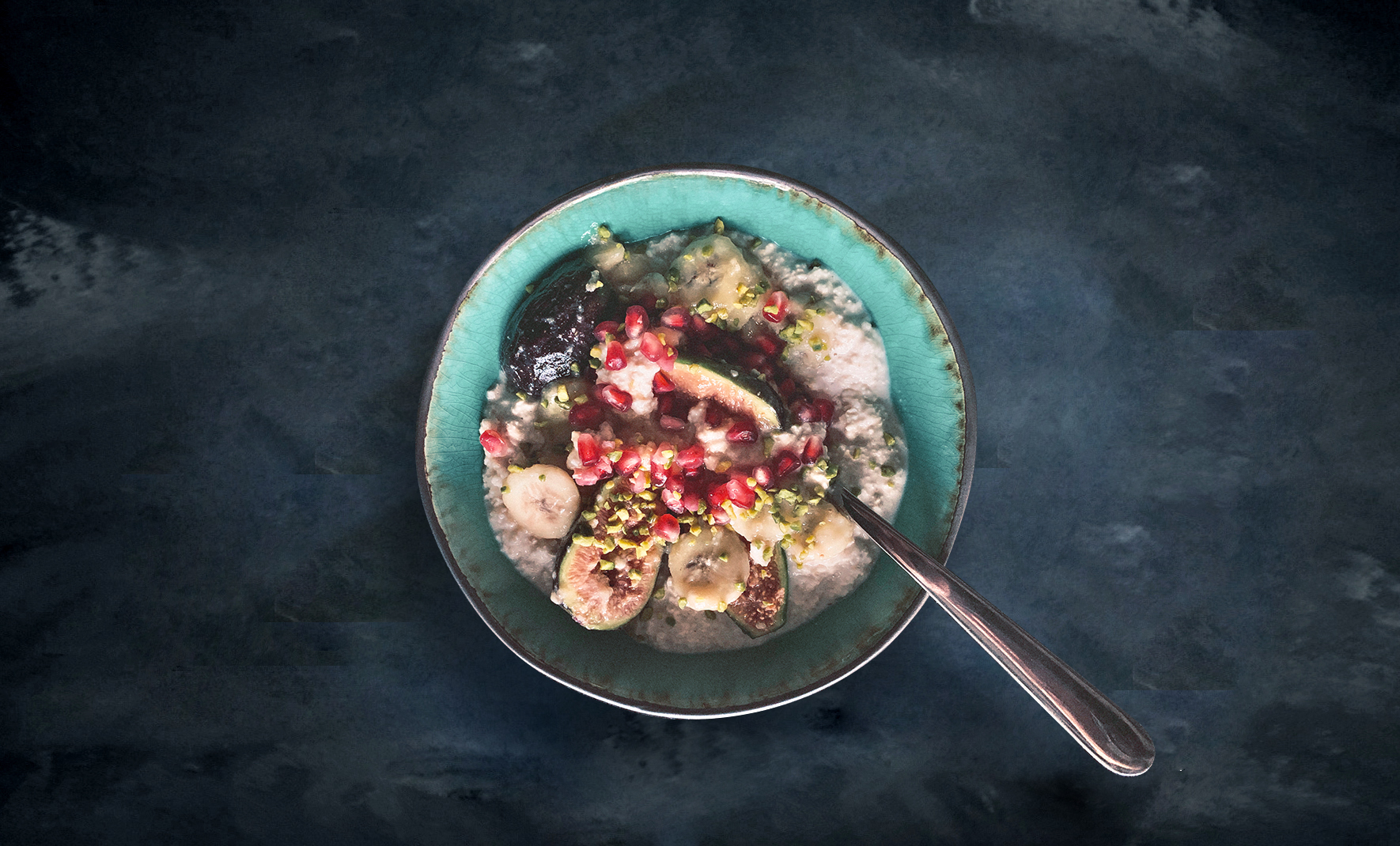 Porridge mit Bananen und Feigen